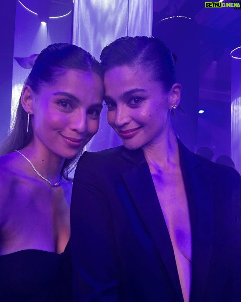 Jasmine Curtis-Smith Instagram - A few phone snaps from the night that was @voguephilippines #Vogue365 🖤