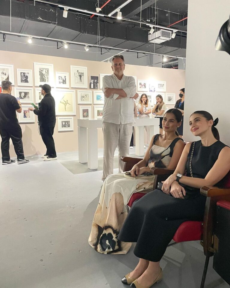 Jasmine Curtis-Smith Instagram - Sister bonding between @jascurtissmith and @annecurtissmith at the @intimateaudreymanila exhibit. #intimateaudreyinmanila #iamatsmaison S Maison at Conrad Manila
