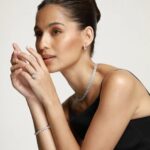 Jasmine Curtis-Smith Instagram – Dazzling in the best of the best @tiffanyandco’s iconic pieces, exquisitely created by Jean Schlumberger 💎

It is a moment 🤍

#TiffanyWonders