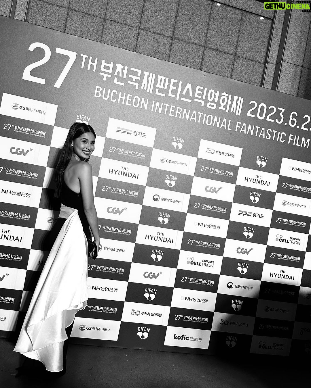 Jasmine Curtis-Smith Instagram - Fantastic evening at the @bifanofficial opening ceremony a couple of nights ago. Grateful that #InMyMothersSkin got to have its Asian premiere here 🖤 @epicmediaph @glambylaurenyoung #BIFAN #STAYSTRANGE #JCSfilm Bucheon 부천