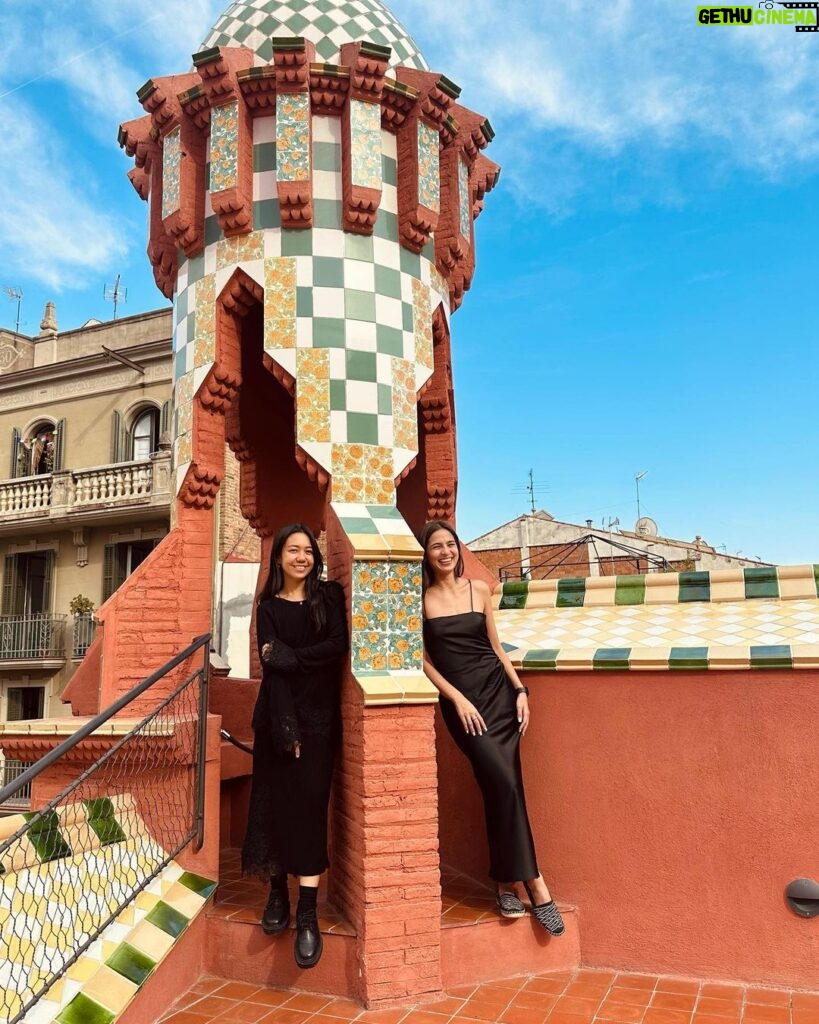 Jasmine Curtis-Smith Instagram - Glad to be touring BCN with @tracyayson 🇪🇸 first stop for us was Antoni Gaudí’s Casa Vicens, a home he designed that’s all about summer ☀️ #JCStrips