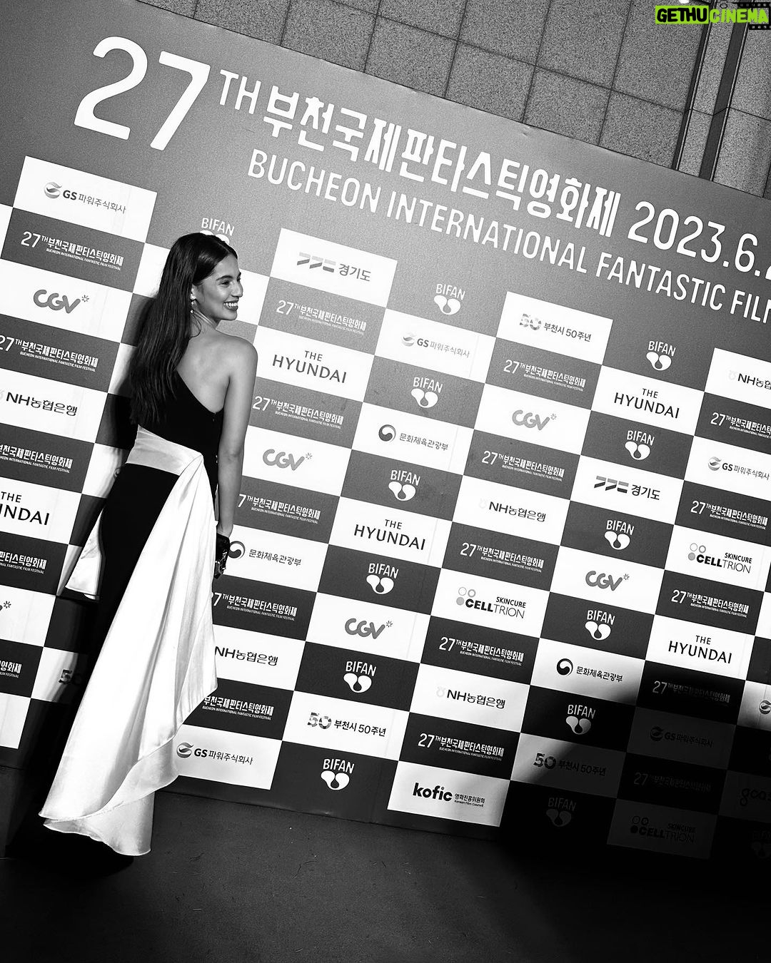 Jasmine Curtis-Smith Instagram - Fantastic evening at the @bifanofficial opening ceremony a couple of nights ago. Grateful that #InMyMothersSkin got to have its Asian premiere here 🖤 @epicmediaph @glambylaurenyoung #BIFAN #STAYSTRANGE #JCSfilm Bucheon 부천