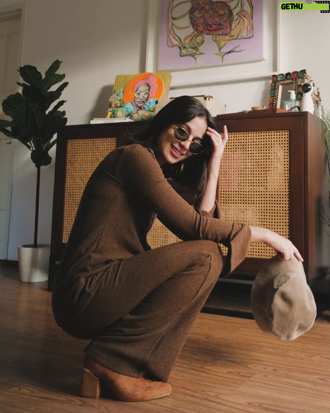 Jasmine Curtis-Smith Instagram - On my way to Baguio City for the Kapuso Fiesta at Sunshine Park! Making sure my land travel is as comfy as it can be 🤎 see you later!! 👢 from Gibi Shoes (style BT7514, comes in Taupe and Black too!) Lovee the details of heels again and the way the point of the boots are so feminine ✨️ #GibiShoes #AllSeasonAllOccasion #JCSshoefie