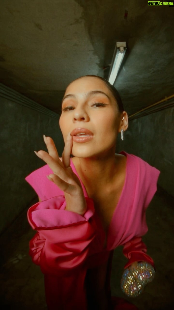 Jasmine Curtis-Smith Instagram - Miss Glenda on her way to ForeVR π Thank you to my lovely team for this spankin look during our A GLIMPSE OF FOREVER premier. Now showing in cinemas near you π Makeup @johnpagadu Hair @viennueva Styling @pattyyap Outfit @anthonyramirez_official Video @imlukeabadiano
