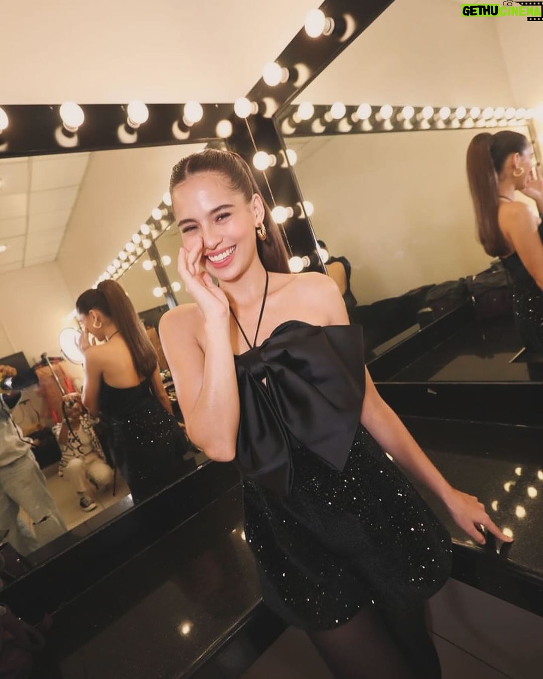 Jasmine Curtis-Smith Instagram - Yes, and? ๐ Had fun for the opening prod of @alloutsundays7 with Rayver, later on in the show catch us with our #AsawaNgAsawaKo castmates Liezel Lopez, Martin Del Rosario, Crystal Paras and Kim De Leon playing โSing Pabidaโ ๐ Thanks to my mamasss ๐ Makeup & Photos by @marbentalanay Hair by @kierlovelasco Styling by @pattyyap GMA Network Studio 7