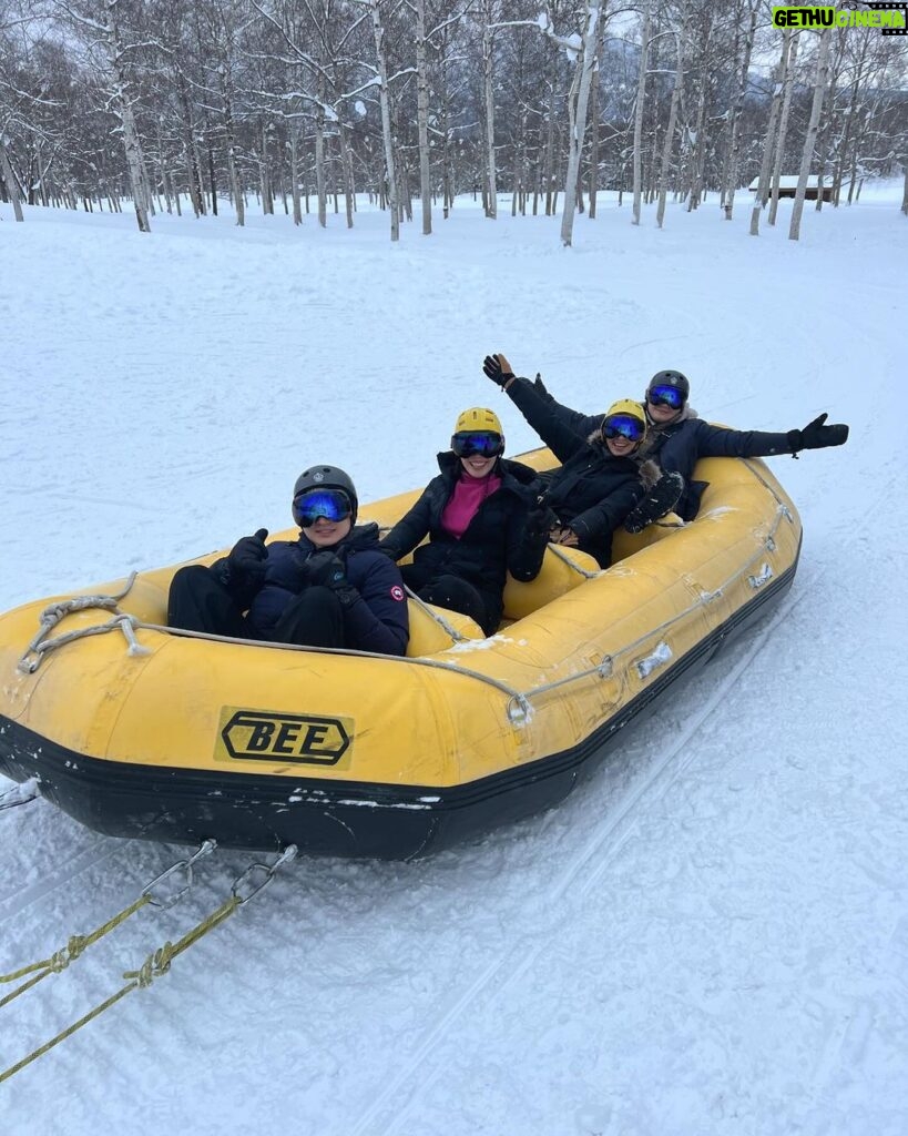 Jasmine Curtis-Smith Instagram - Winter wonderland with a joyful bunch 🤍❄️ Thankful to this family for a beautiful New Year’s break ✨ Niseko, Hokkaido, Japan（ニセコ）
