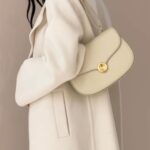 Jasmine Tookes Instagram - 🤎 #LoroPianaGhieraBag @LoroPiana #InPartnershipWithLoroPiana #LoroPiana