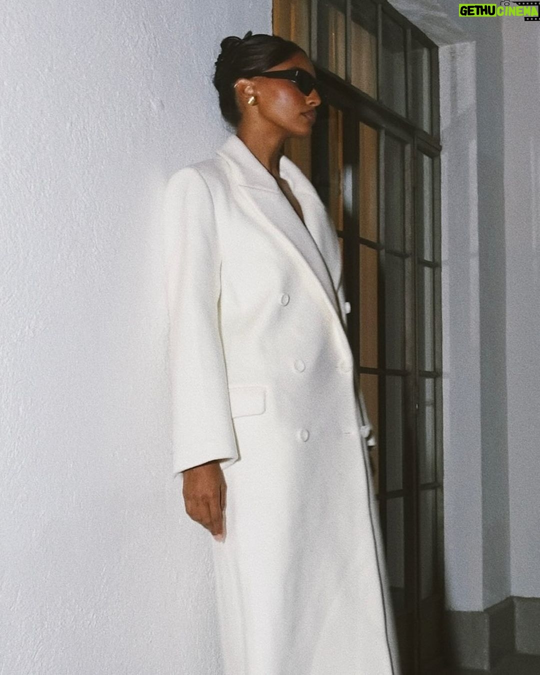 Jasmine Tookes Instagram - Into the night 🌙