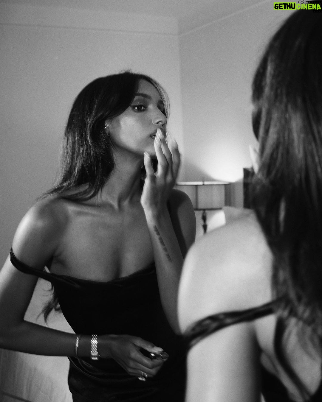 Jasmine Tookes Instagram - Getting ready to ring in the new year. 🎇