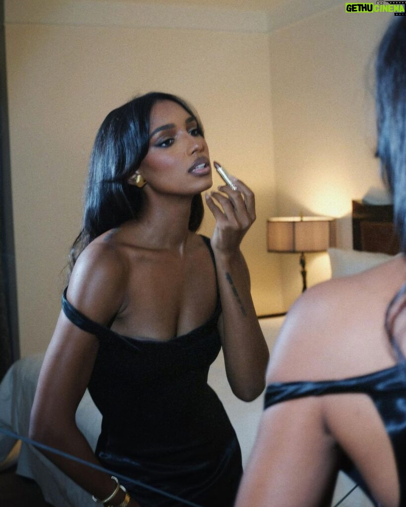 Jasmine Tookes Instagram - Getting ready to ring in the new year. 🎇