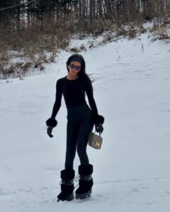 Jasmine Tookes Instagram - 🐈‍⬛ Niseko, Hokkaido, Japan（ニセコ）