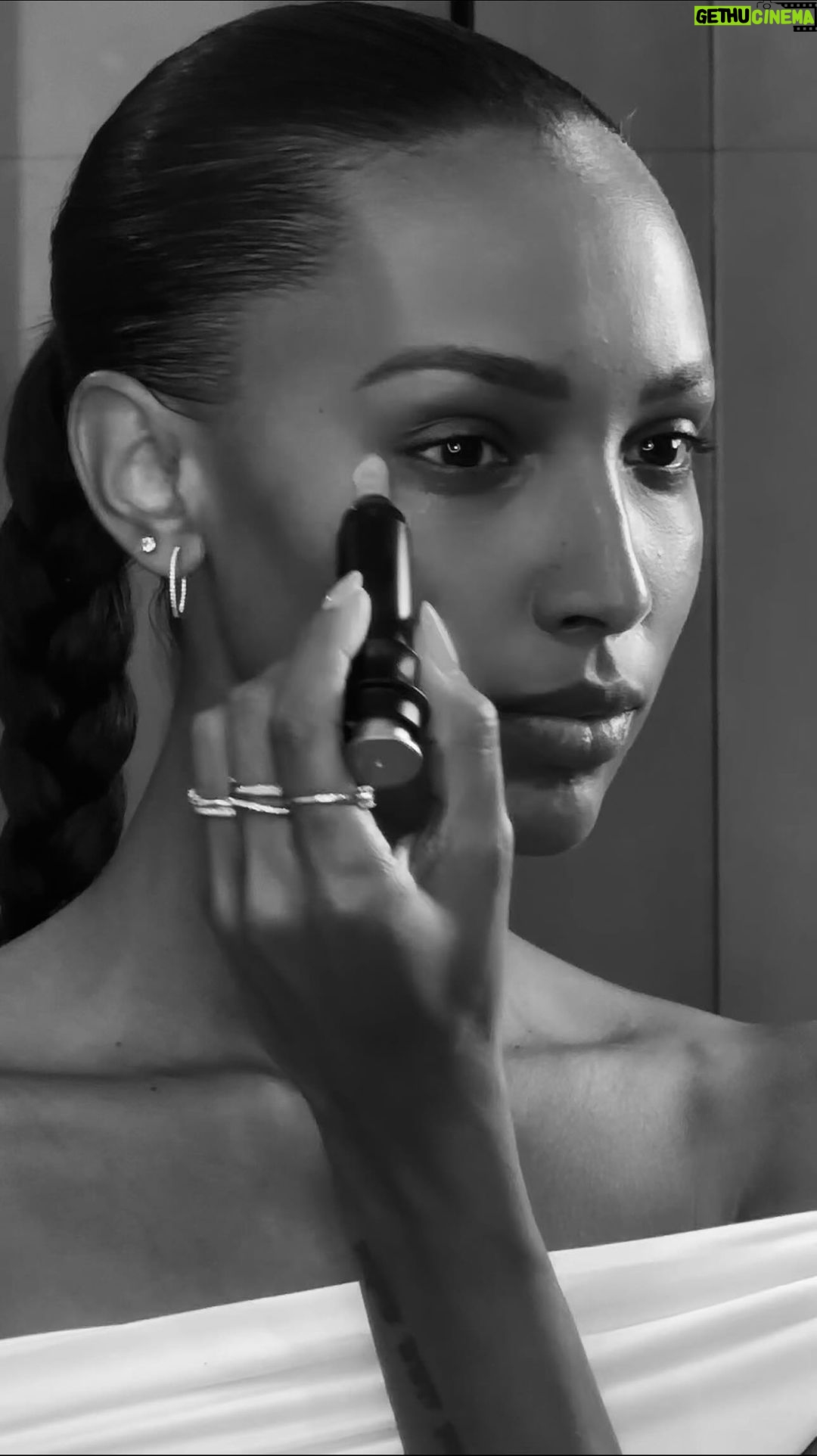 Jasmine Tookes Instagram - Saturday morning self care with @intuisse NAD+ infused products 🤎 Hydration and firmness at its finest.