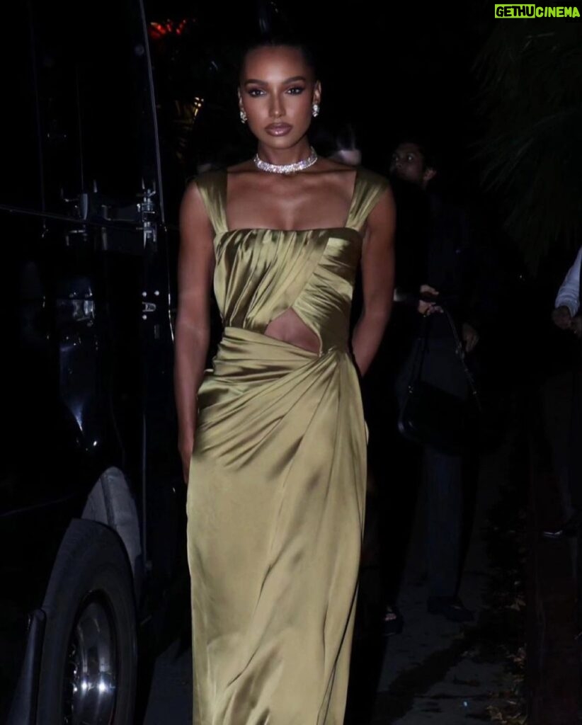 Jasmine Tookes Instagram - Still not over this green dress 🤎