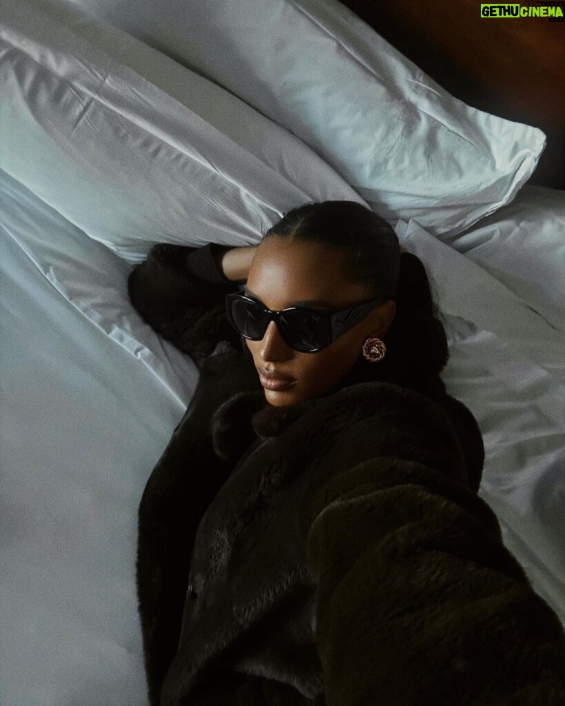 Jasmine Tookes Instagram - Casually waiting for my friends. @ysl