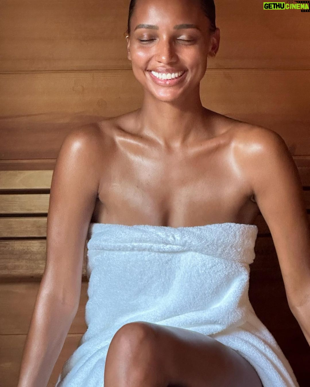 Jasmine Tookes Instagram - Final wellness day with @welovecoco.