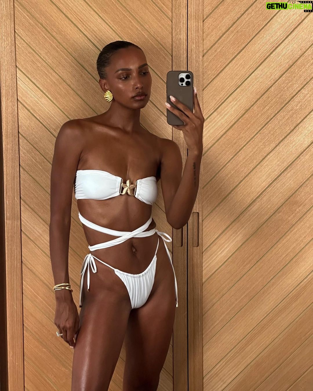Jasmine Tookes Instagram - Missing the Maldives 🌞 @novamaldives
