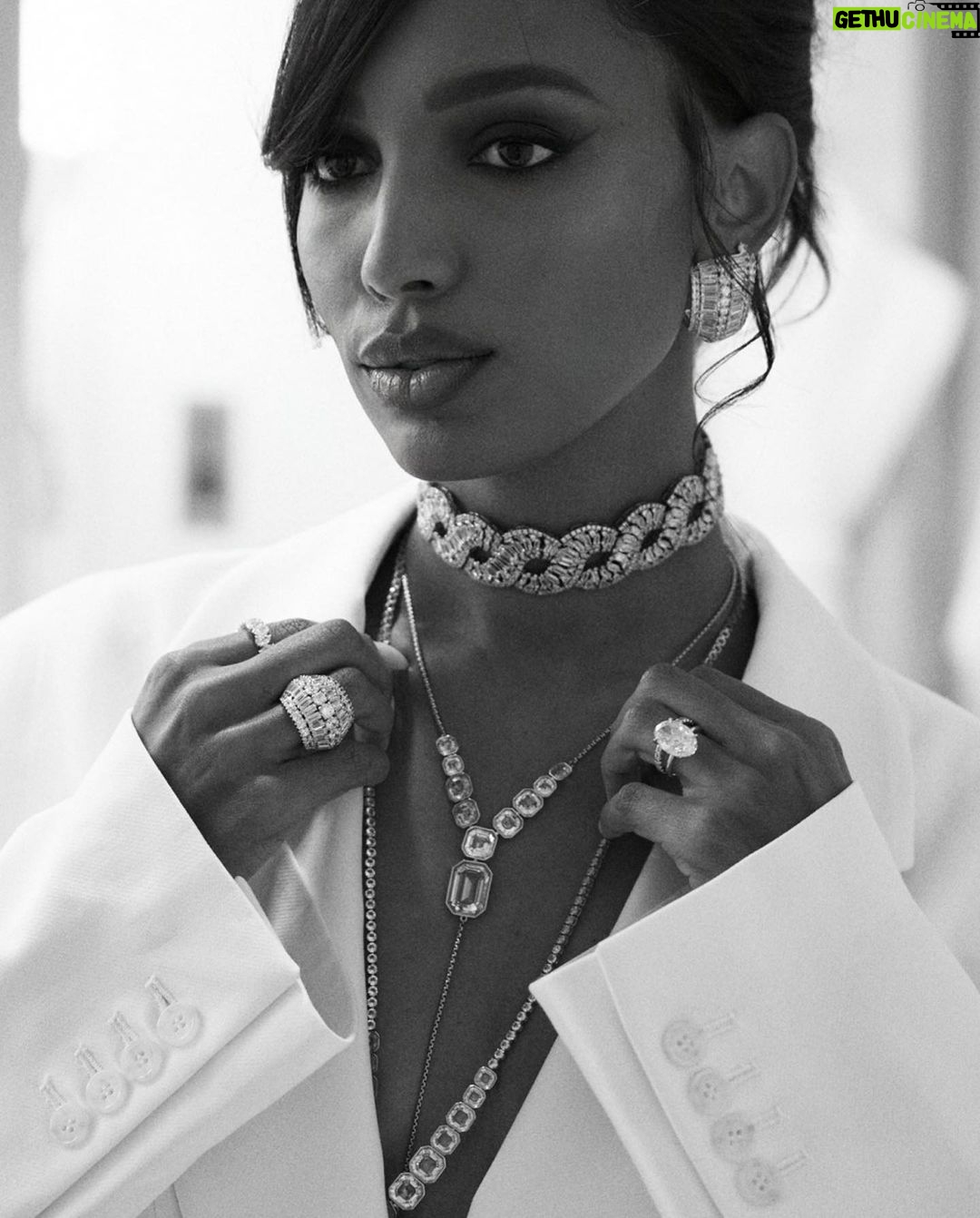 Jasmine Tookes Instagram - An evening in NYC with @swarovski @skims #swarovskixskims #swarovski