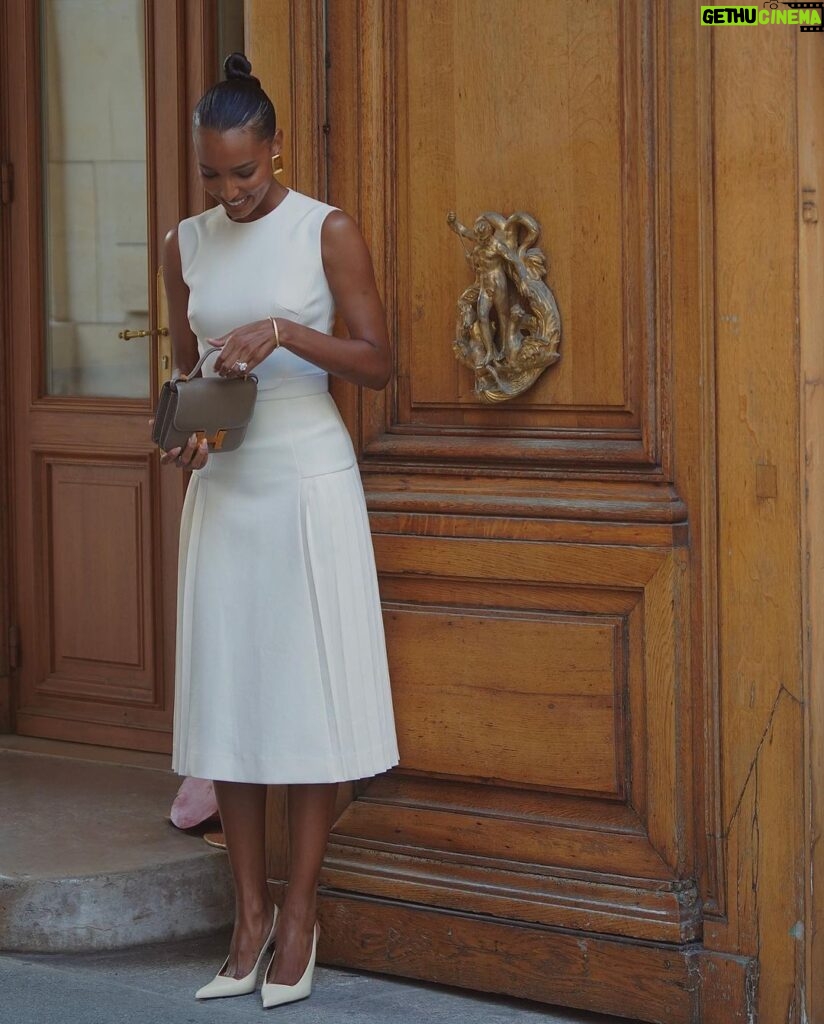 Jasmine Tookes Instagram - Forever catching up on Paris photos🤎