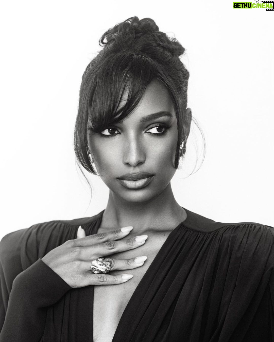 Jasmine Tookes Instagram - One more for the chocolate look 🤎 Maison Delano Paris