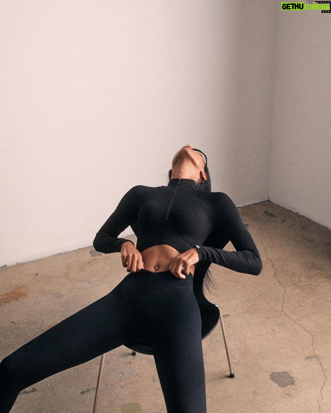 Jasmine Tookes Instagram - Your new favorite black workout set. Tomorrow @joja 🤎