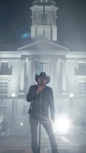 Jason Aldean Instagram - When u grow up in a small town, it’s that unspoken rule of “we all have each other’s backs and we look out for each other.” It feels like somewhere along the way, that sense of community and respect has gotten lost. Deep down we are all ready to get back to that. I hope my new music video helps y’all know that u are not alone in feeling that way. Go check it out!