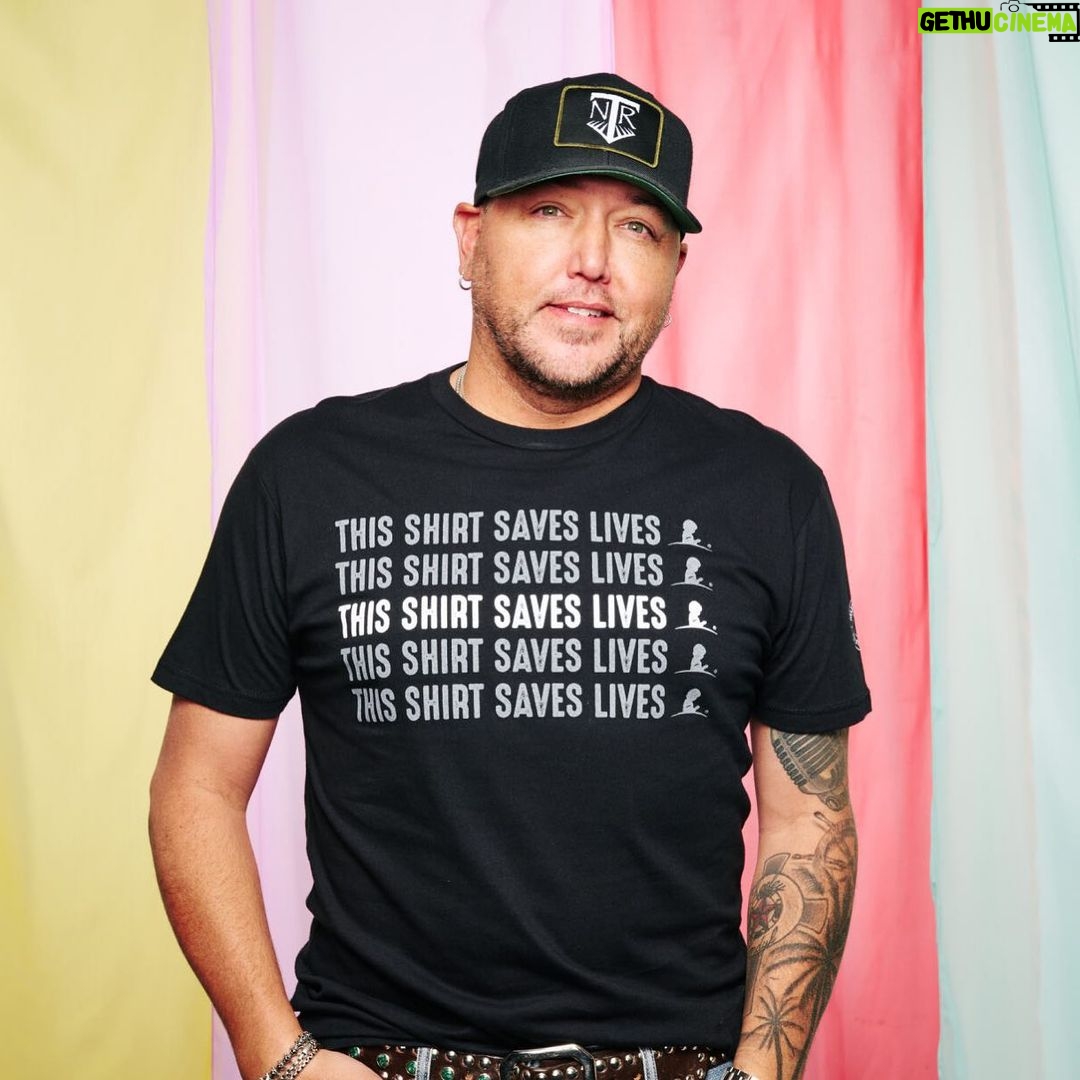 Jason Aldean Instagram - Proud to wear #ThisShirtSavesLives and support the kids at @stjude. Join me and get your shirt at MusicGives.org. #MusicGives