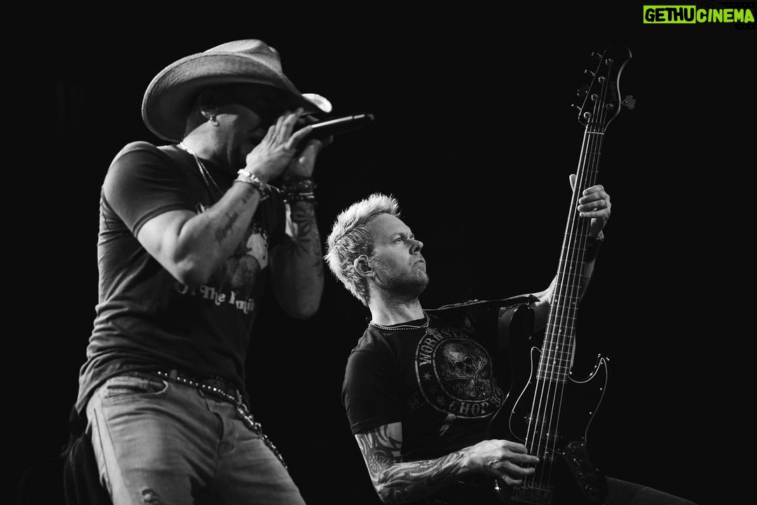 Jason Aldean Instagram - Happy bday to one of my best friends and musical brothers for the last 24 years. Pretty sure this is the longest relationship either one of us had @tullykennedy😂. Happy bday bro. 🍻