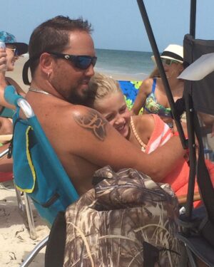 Jason Aldean Instagram - Happy sweet 16 to one of the sweetest, kindest and most thoughtful people I know. It has truly been an honor and a blessing to be your daddy for the last 16 years. We are so proud of the person you are and what you stand for. Don’t ever change that!! We love u more than you will ever know. Happy birthday Kendyl bug. 😘
