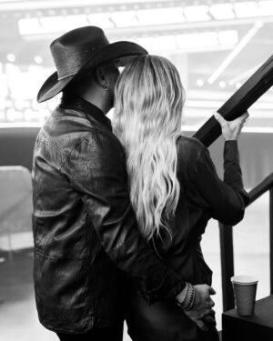 Jason Aldean Instagram - Words can’t describe how much I love and truly adore this woman. To say she has been a blessing in my life is a huge understatement. @brittanyaldean I love u to pieces and can’t imagine life without ya. I hope u have an amazing day because you deserve it. Thanks for being an amazing mom to our babies and being my best friend and biggest fan. Love you baby and Happy bday. 🤟🏽