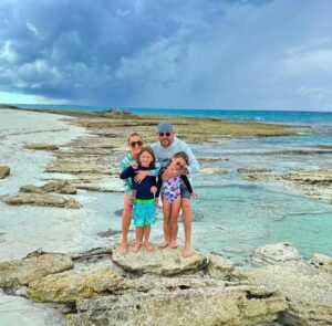 Jason Aldean Instagram - Nothing like the Caribbean 🏝️. #turksandcaicos