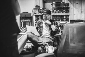 Jason Aldean Instagram - Today was the first day of recording the new album. Always a blast when we start making new music together. Love all these guys who have played on pretty much everything with me since the beginning. Album #11 Let’s fuckin GET IT!!!!!!! 💿. 
📸: @justinmrusek