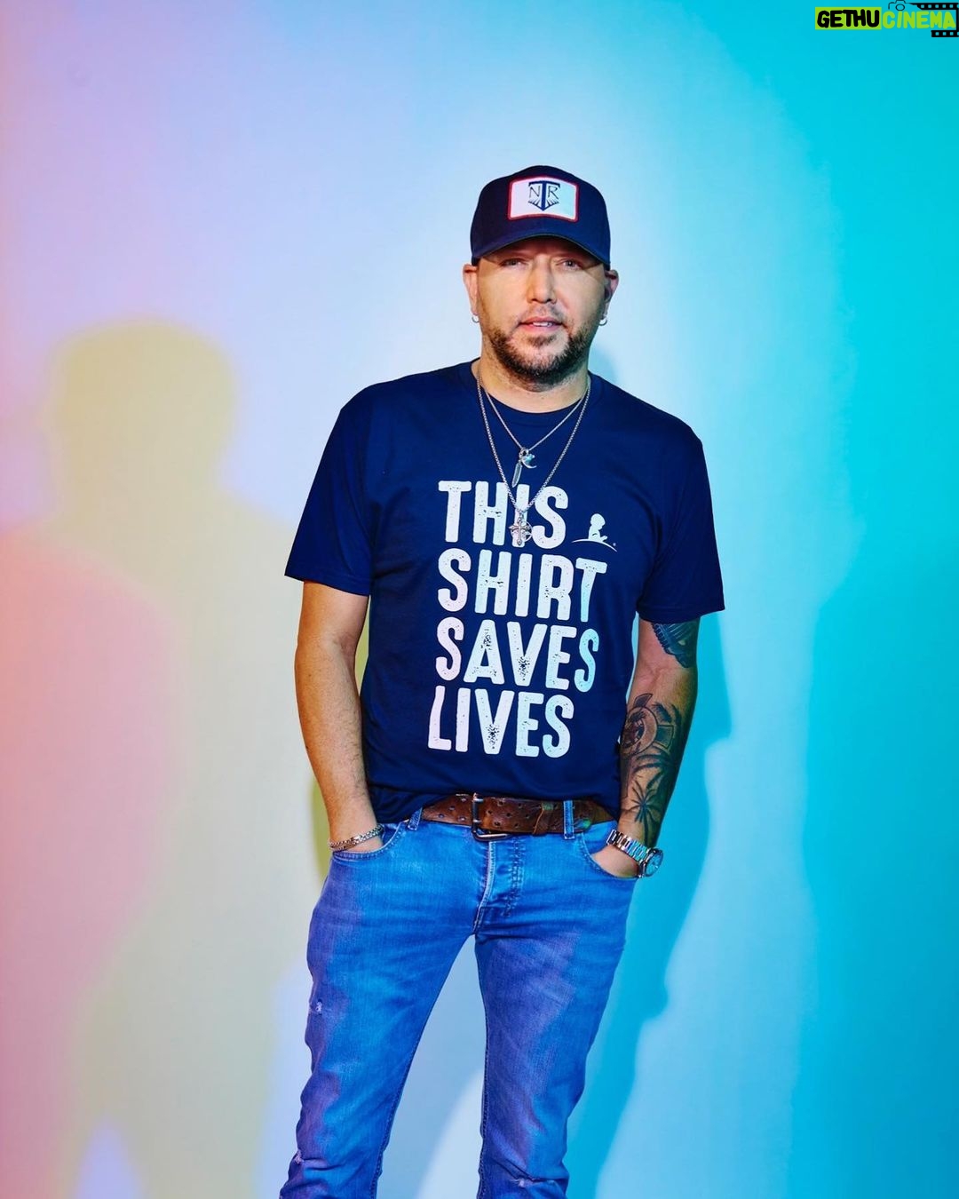 Jason Aldean Instagram - I’m proud to wear #ThisShirtSavesLives and support the brave kids @stjude fighting cancer. Join me and get your shirt at MusicGives.org #MusicGives