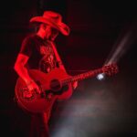 Jason Aldean Instagram – Dawgs may not be playin’ this weekend but we are! See you tomorrow night @countrythunderfl. 📸: Justin Mrusek