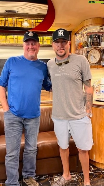 Jason Aldean Instagram - @jasonaldean joins @therealtracylawrence on the tour bus for a laid back tell all. A new episode of TL’s Road House is OUT NOW. Listen to the Podcast everywhere now!