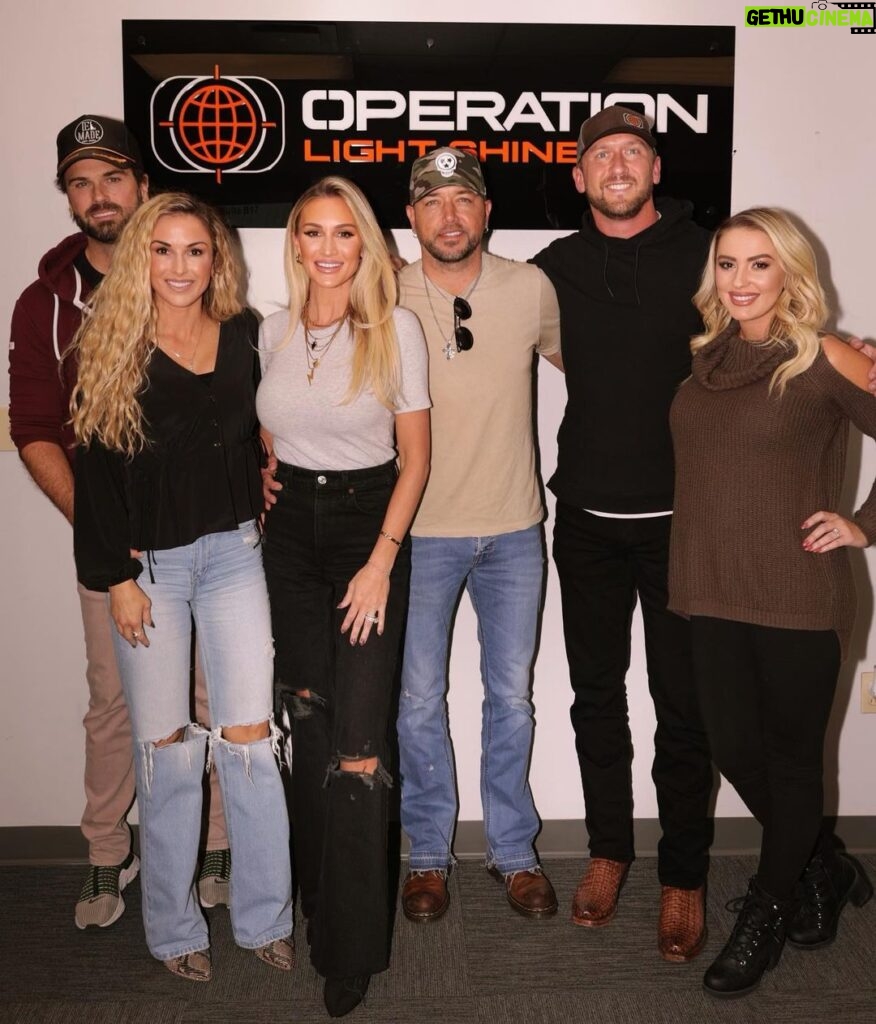 Jason Aldean Instagram - Today was such a special day🙏🏼 We visited @operationlightshine and got to meet the most amazing team who day after day does all they can to save children from trafficking and exploitation. This is an issue we should ALL get behind….nothing is more precious than our children!!!🙌🏼 Can’t wait to continue to be a part of this mission. SO THANKFUL PEOPLE LIKE YOU WHO WORK SO HARD TO MAKE A DIFFERENCE🥹 #operationlightshine