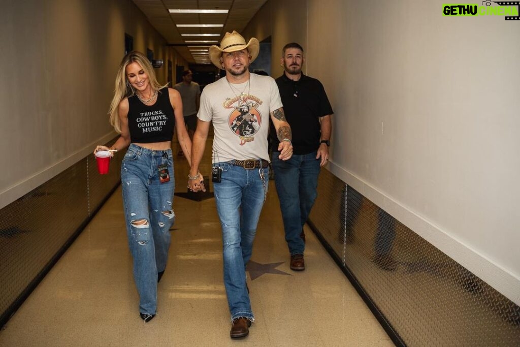 Jason Aldean Instagram - That's a wrap on the #RockNRollCowboyTour! Thank y’all for showing up every night. 'Til next time.🤘🏼 📸: @justinmrusek