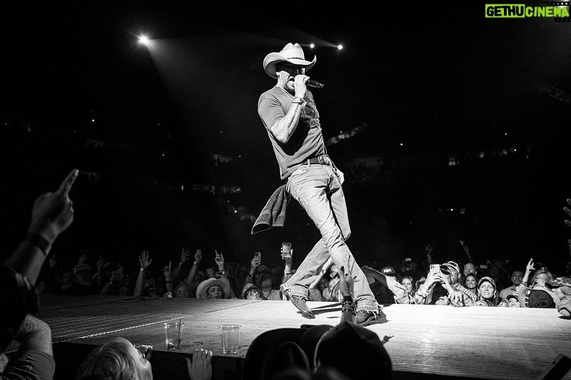 Jason Aldean Instagram - Nashville shows always hit different. 🤘🏼 #RockNRollCowboyTour