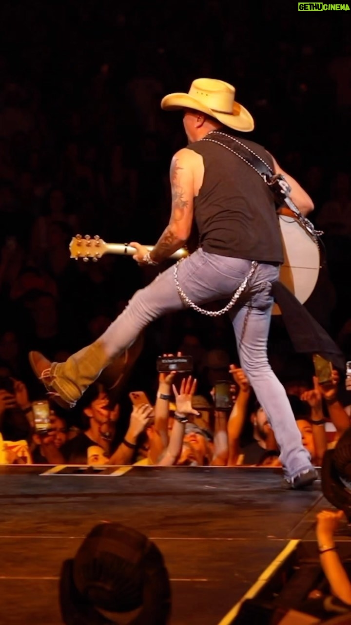 Jason Aldean Instagram - Who’s ready for another weekend on the #HighwayDesperadoTour?
