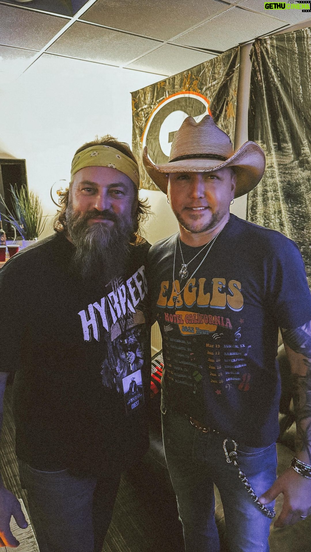 Jason Aldean Instagram - Fun day at the @official_sci show this week. Thanks to everyone who came to the show. Shoutout to my boys from @silencercentral and @officialbuckcommander !!! Also fun catching up with my boys @keithurban @realwilliebosshog and @m10penny !
