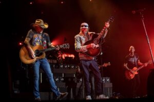 Jason Aldean Instagram - Sometimes you just have one of those special nights that you will never forget. I had one of those tonight in Oklahoma City. Thank you to a true fucking legend @tobykeith for coming out tonite. Mad respect and u brought the house down big Dawg! 🤙🏼. 📸: @justinmrusek