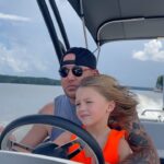 Jason Aldean Instagram - Me and Mems rippin up that GA lake🚤 #backhome 🍑