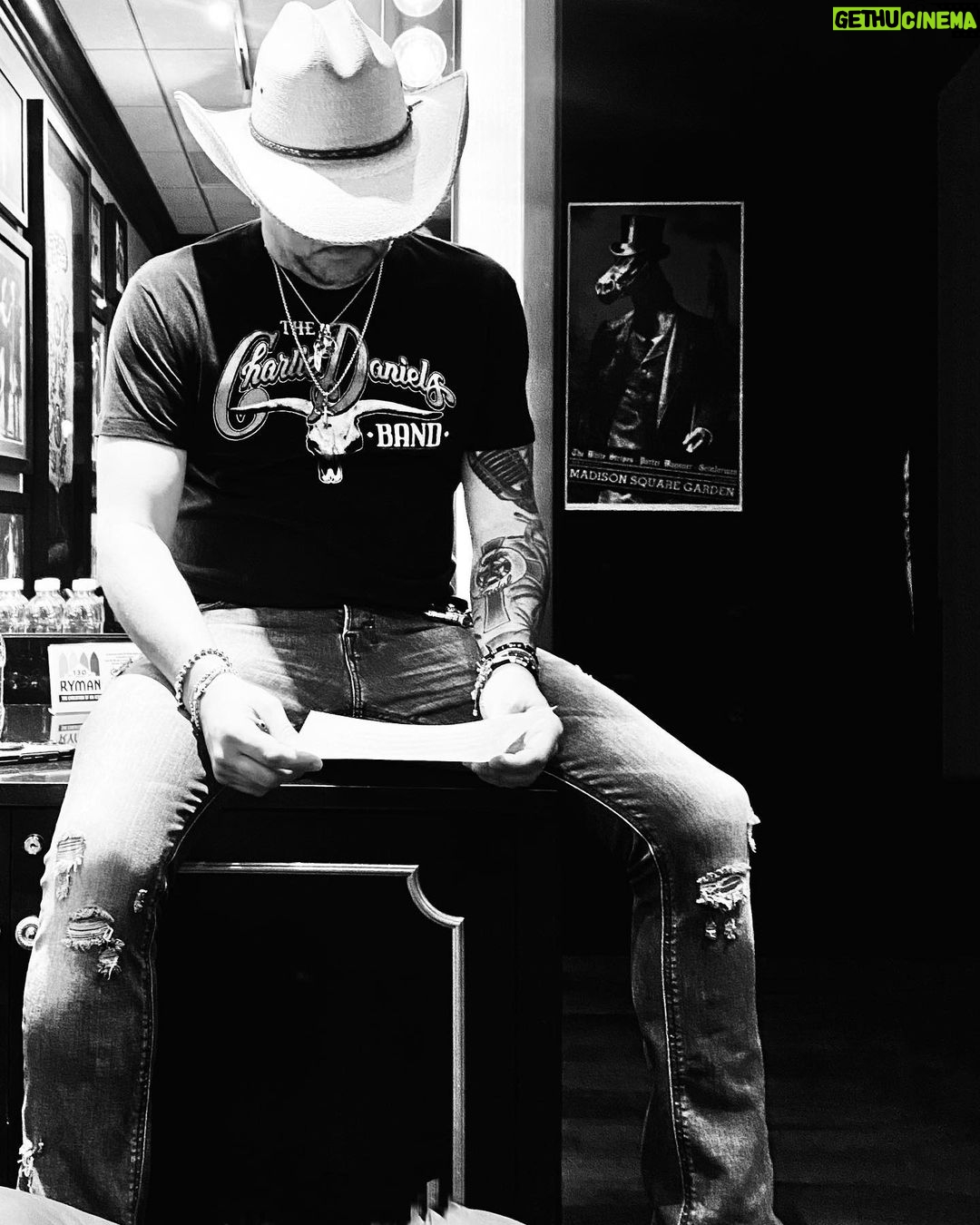 Jason Aldean Instagram - Backstage at the @opry . #legendary Grand Ole Opry