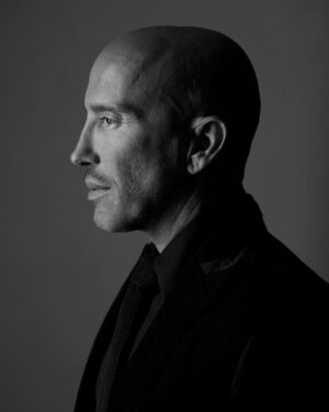 Jason Oppenheim Instagram - Color is everything, but black and white is even more.

📸 @manfredbaumann