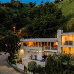 Jason Oppenheim Instagram - Just Listed: Two architectural view homes above the Sunset Strip, each offered under $2 million. First five photos -📍1710 Kings Way offered at $1,995,00 Second five photos -📍9220 Kinglet Dr. offered at $1,995,000 The Sunset Strip