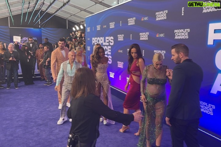 Jason Oppenheim - 46.8K Likes - Tonight at the People’s Choice Awards, such a cool time! (even tho the Kardashians beat us).