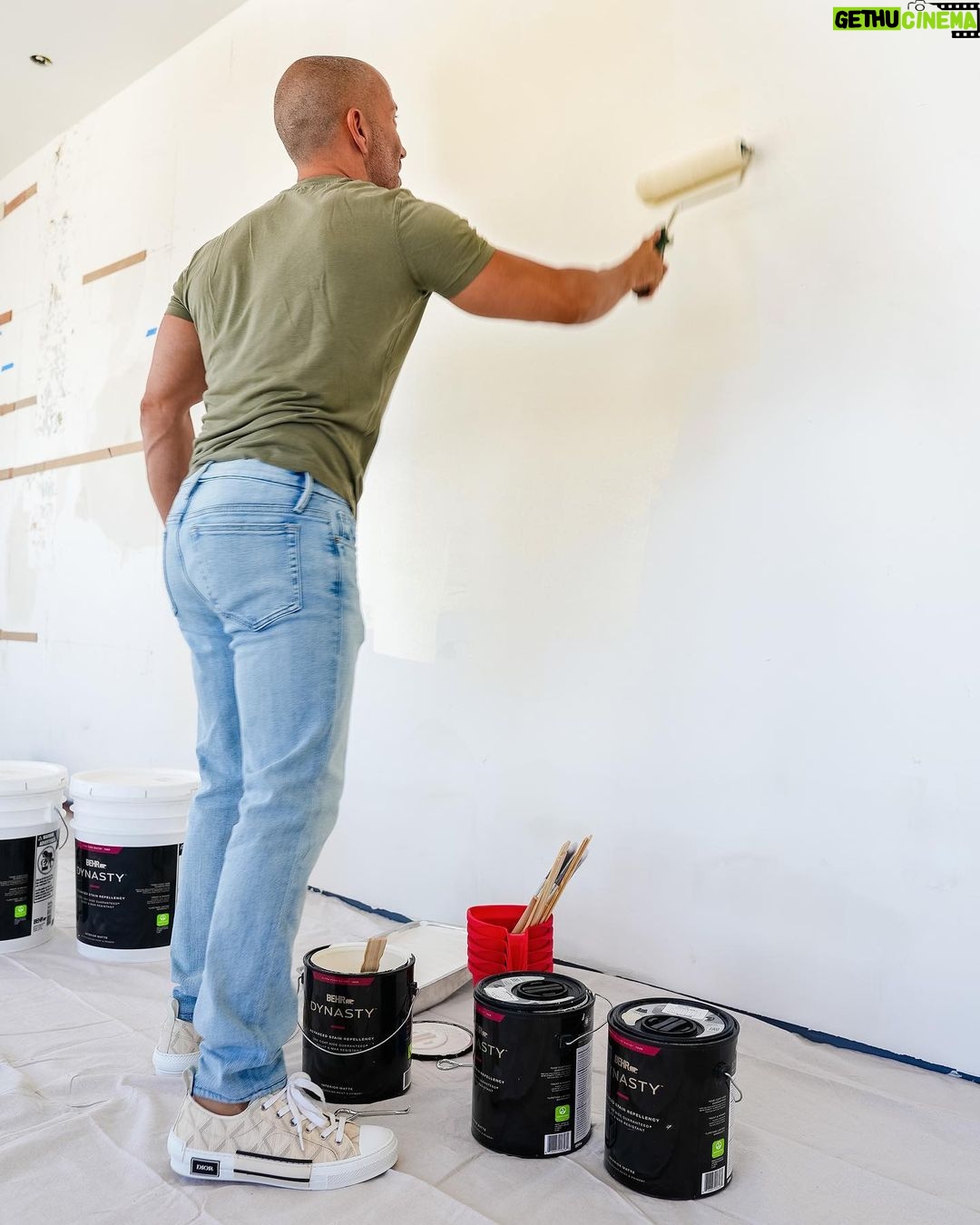 Jason Oppenheim Instagram - #ad I’m working on a renovation project and found the perfect color from the BEHR® Designer Collection. This palette of 30 timeless neutrals and designer-curated hues is perfect for both DIYers and seasoned designers, and I couldn’t be happier with the luxurious results. The @behrpaint curated collection, available exclusively at @homedepot, includes the shades I’ve selected: elegant Gratifying Gray, neutral Even Better Beige, and creamy Swiss Coffee. Pro tip: a proper paint job is one of the most important aspects of getting your property ready for sale. When choosing a color, you can’t go wrong with the BEHR® Designer Collection! Make sure you use BEHR DYNASTY® Interior Paint for one-coat coverage and durable results. #BEHR