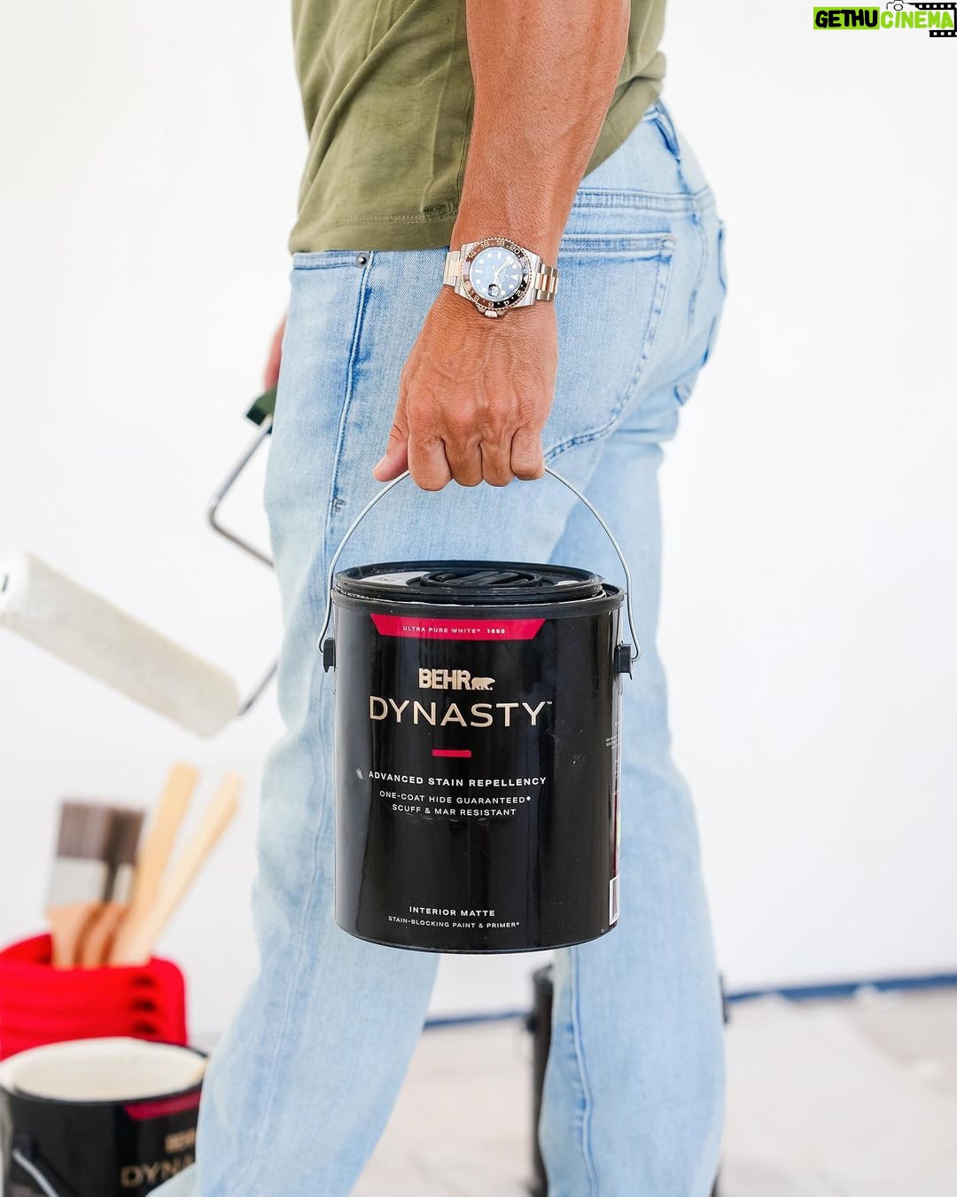 Jason Oppenheim Instagram - #ad I’m working on a renovation project and found the perfect color from the BEHR® Designer Collection. This palette of 30 timeless neutrals and designer-curated hues is perfect for both DIYers and seasoned designers, and I couldn’t be happier with the luxurious results. The @behrpaint curated collection, available exclusively at @homedepot, includes the shades I’ve selected: elegant Gratifying Gray, neutral Even Better Beige, and creamy Swiss Coffee. Pro tip: a proper paint job is one of the most important aspects of getting your property ready for sale. When choosing a color, you can’t go wrong with the BEHR® Designer Collection! Make sure you use BEHR DYNASTY® Interior Paint for one-coat coverage and durable results. #BEHR