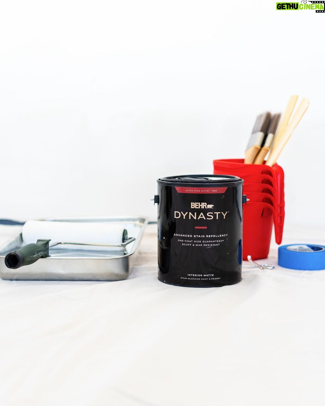 Jason Oppenheim Instagram - #ad I’m working on a renovation project and found the perfect color from the BEHR® Designer Collection. This palette of 30 timeless neutrals and designer-curated hues is perfect for both DIYers and seasoned designers, and I couldn’t be happier with the luxurious results. The @behrpaint curated collection, available exclusively at @homedepot, includes the shades I’ve selected: elegant Gratifying Gray, neutral Even Better Beige, and creamy Swiss Coffee. Pro tip: a proper paint job is one of the most important aspects of getting your property ready for sale. When choosing a color, you can’t go wrong with the BEHR® Designer Collection! Make sure you use BEHR DYNASTY® Interior Paint for one-coat coverage and durable results. #BEHR