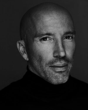Jason Oppenheim Instagram - Color is everything, but black and white is even more.

📸 @manfredbaumann