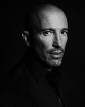 Jason Oppenheim Instagram - Color is everything, but black and white is even more.

📸 @manfredbaumann